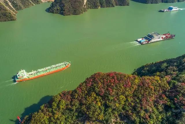 欧宝注册:
长江上设备最先进性能最优的科技环保型拖轮(组图)